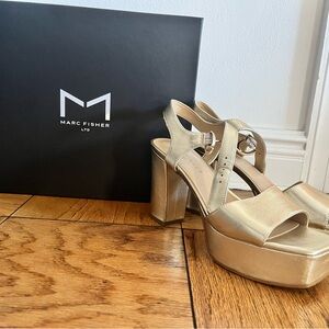Marc Fisher, Cynthia Platform Sandal, Size 9, Gold